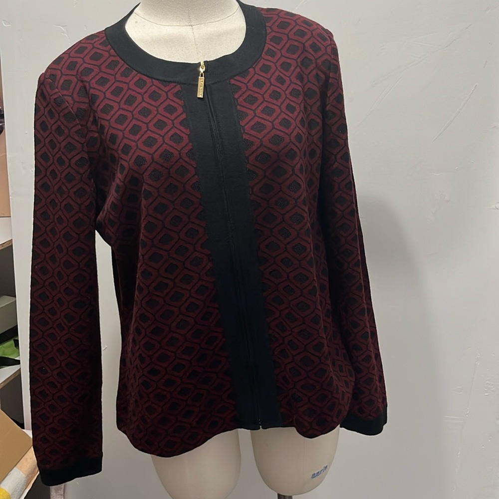 St John knit wool blend sweater black and burgundy size medium front zip